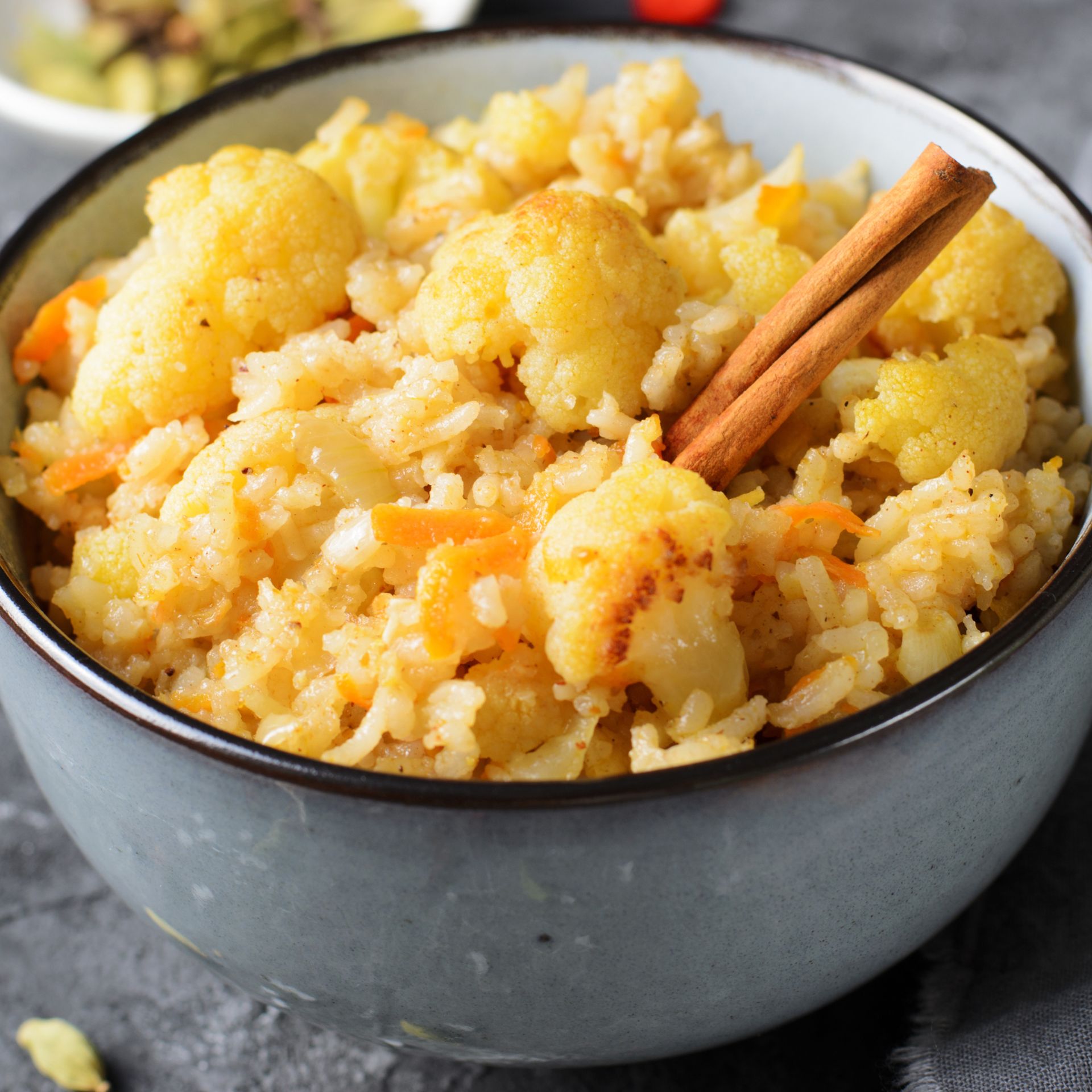 bol de riz chou fleur et poulet mariné